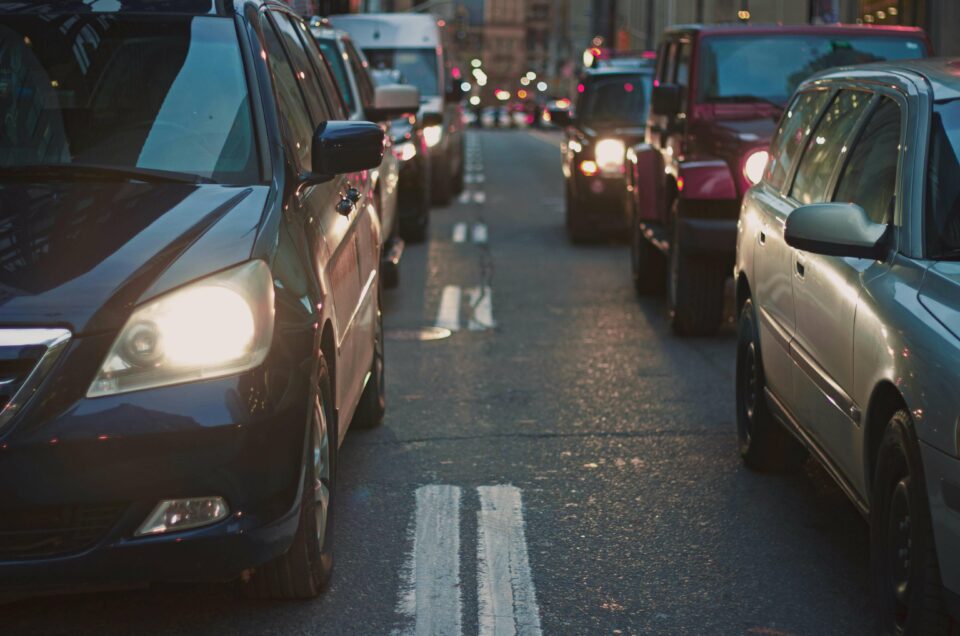 Consejos para evitar atascos en carretera este verano